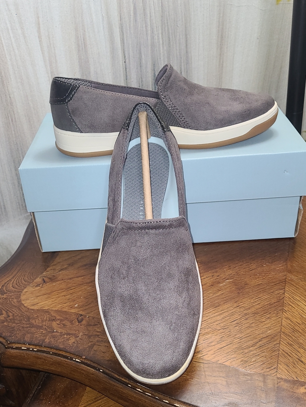New in box! Life Stride Dani Womens 6 lightweight microsuede gray slip on loafer